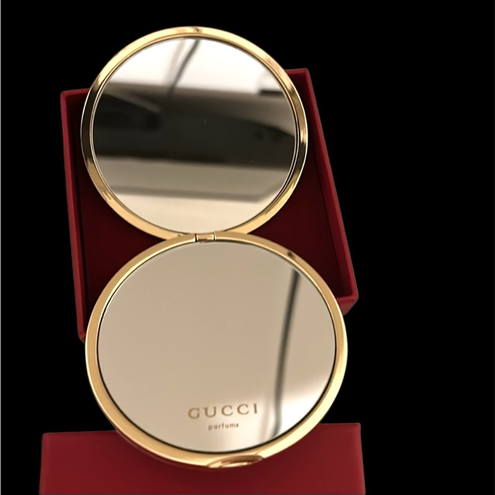 Gucci Gold Embossed Compact - Picture 5 of 5